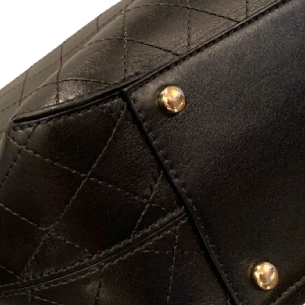 CHANEL Calfskin Stitched Drawstring Bag (Black)